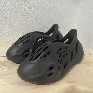 Yeezy foam runners size 6 ONYX